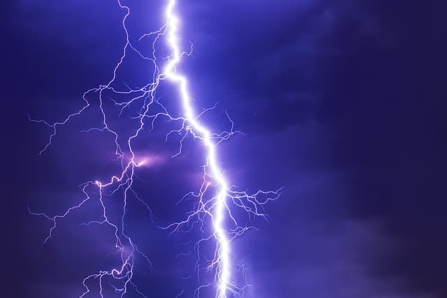 Lightning bolt representing fast-loading websites